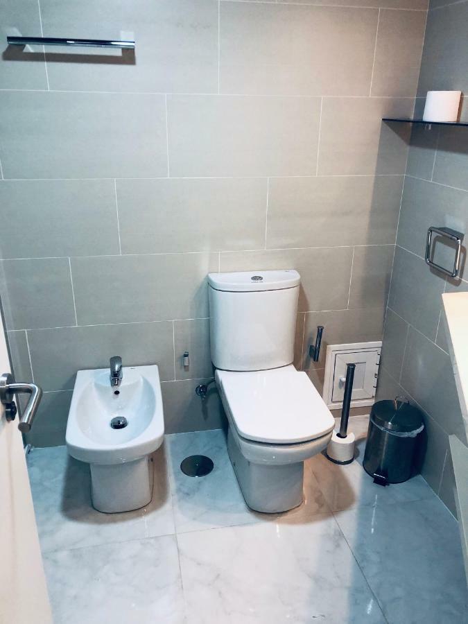 Pisos Con Piscina De Temporada Corta Estancia Madri Exterior foto